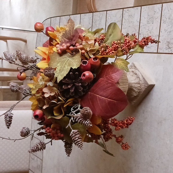 Harvest faux Floral display in "urn", Beautiful Autum colors by Valeri/Qvc, New - Picture 6 of 9